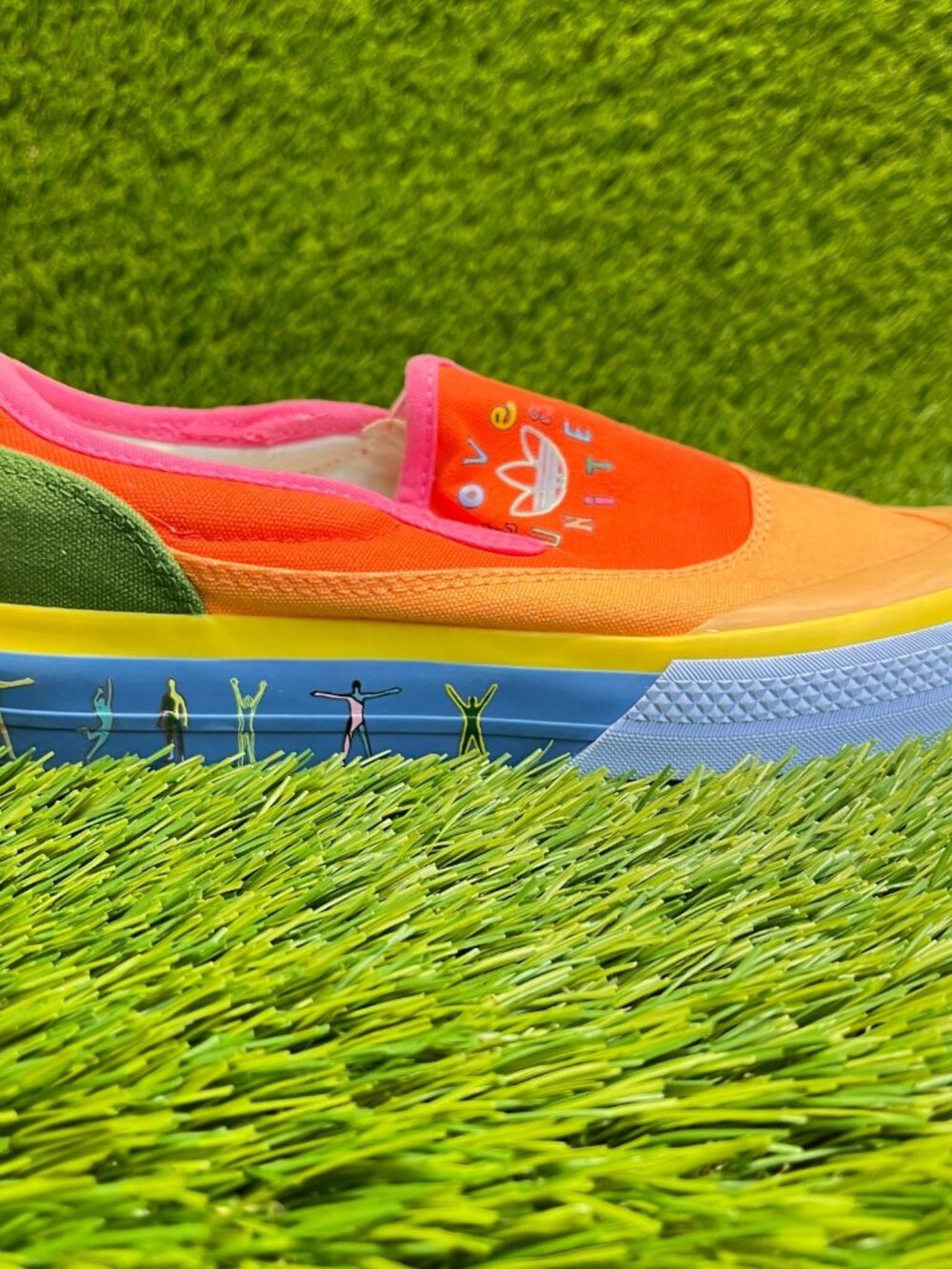 Adidas Nizza Slip-On Pride Boys‎ Size 4.5Y Yellow Orange Athletic Shoes Sneakers